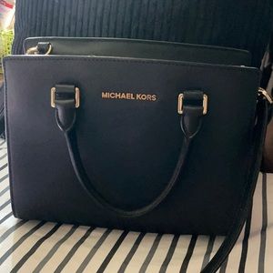 Michael Kors Selma Medium Crossbody Bag